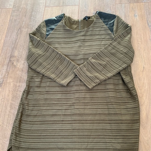 Kaki tunique with faux leather accent - Picture 2 of 7